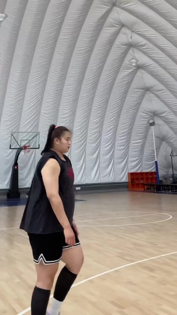 嚯，好魁梧！大寶貝劉禹彤背打你，你能頂住嗎？