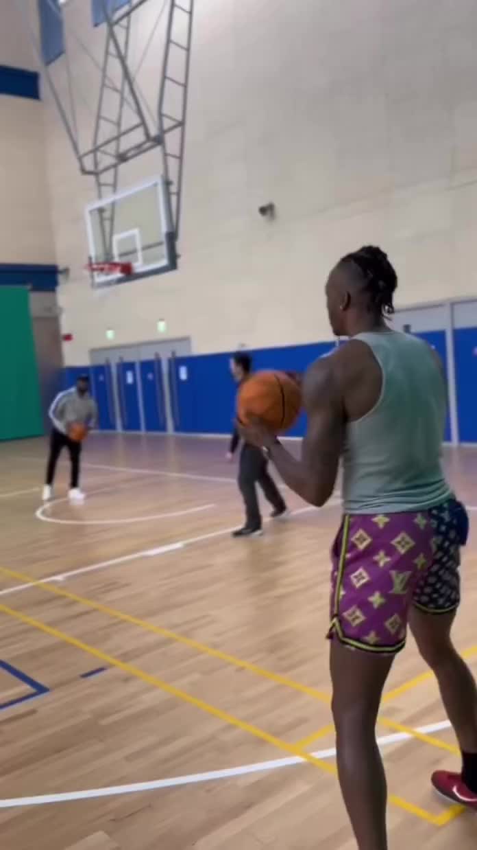 明天要復出！霍華德ins曬訓練視頻：超人就要回歸賽場?。ɑ羧A德的ins賬號）